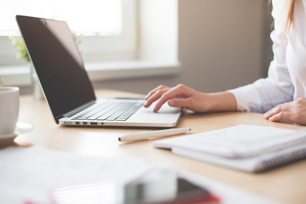 ワキガに悩む社会人女性がミラドライでオフィスのニオイを解消する方法は？