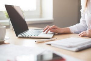 ワキガに悩む社会人女性がミラドライでオフィスのニオイを解消する方法は？